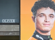 开云官网-雷诺车队逆转哈斯车队，皮亚斯特里扛起全队的简单介绍