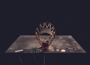 开云足球直播-雷霆万钧！福克斯狂飙引领球队完胜青岛，状态火热预示新赛季风暴