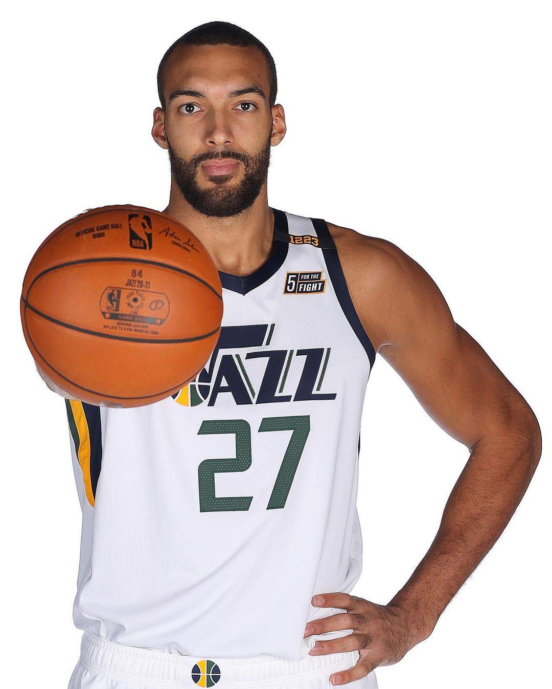 爵士客场轻松取胜国王，领先优势明显的简单介绍