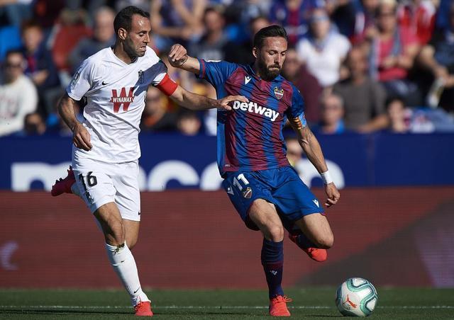 格拉纳达击败那不勒斯，西甲球队主场取胜