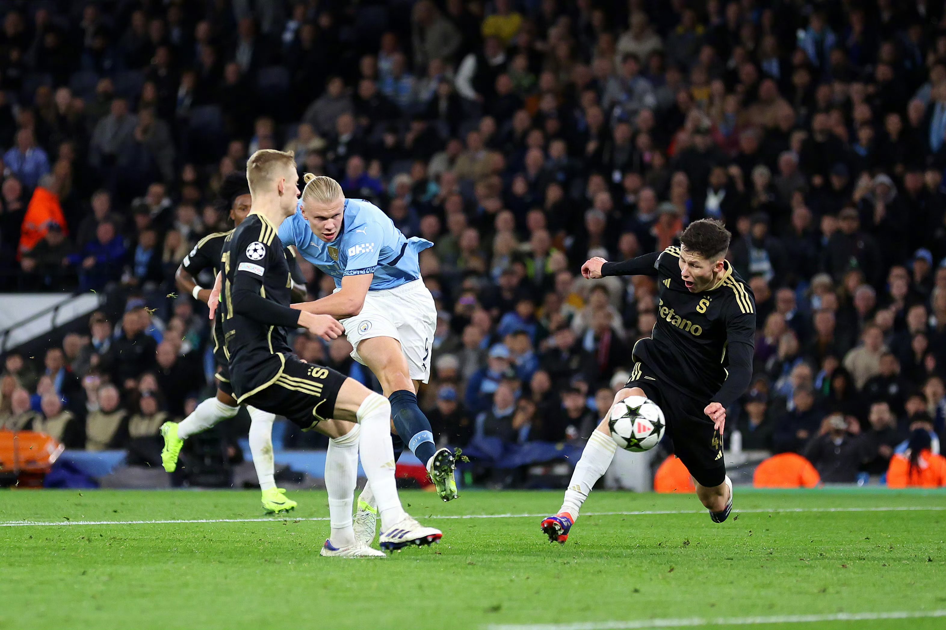 关于曼城鏖战波兰，博格巴2打破历史纪录的信息