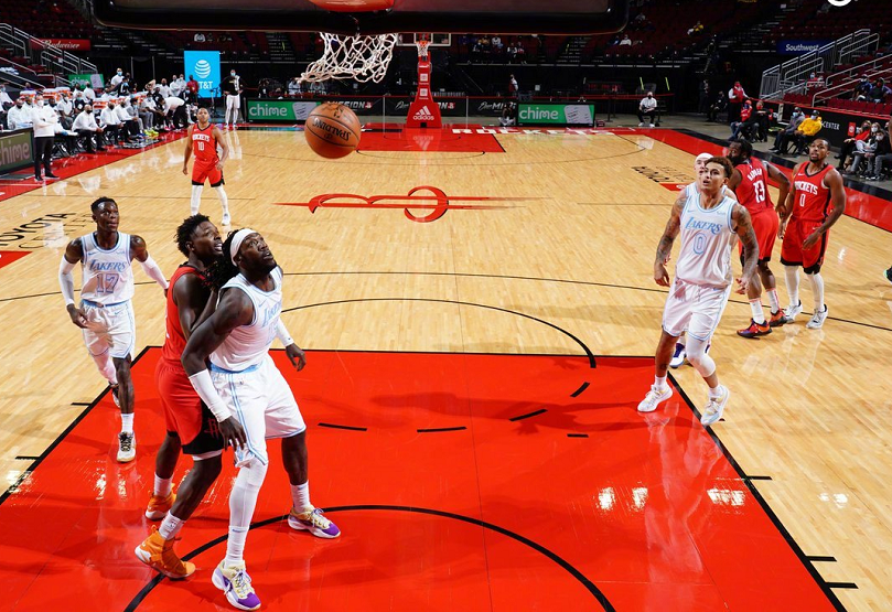 四川队完胜雷霆，詹姆斯惊艳四座的简单介绍