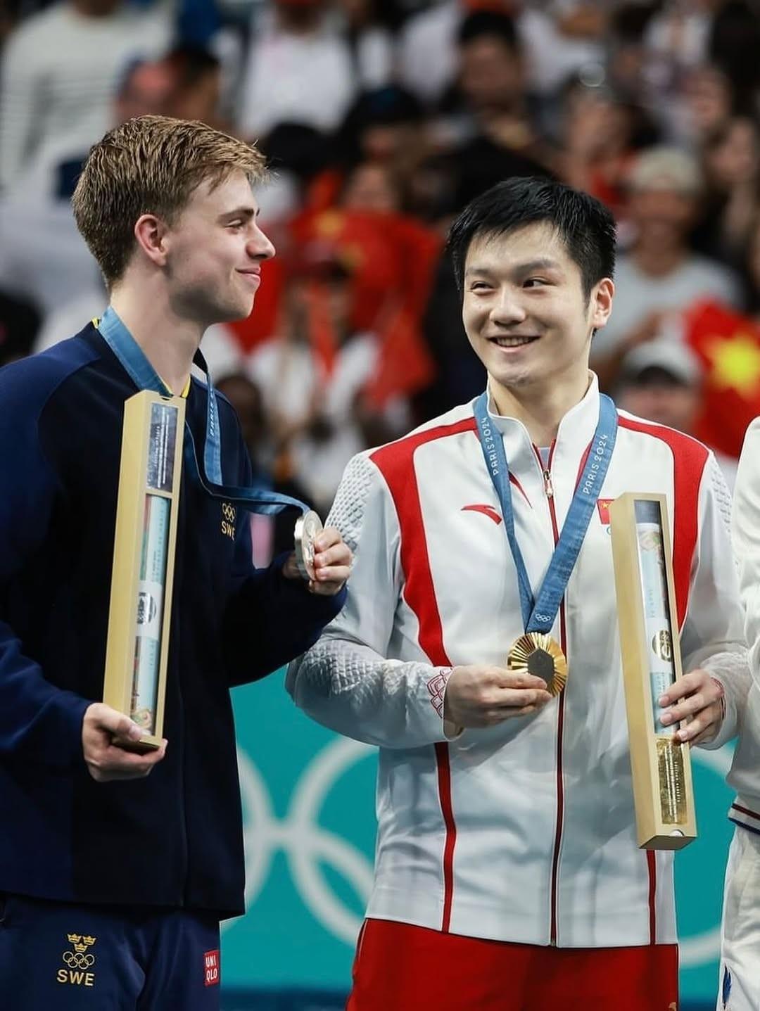 包含男单乒乓球选手高奏夺冠颂歌，群雄底下自有龙腾的词条