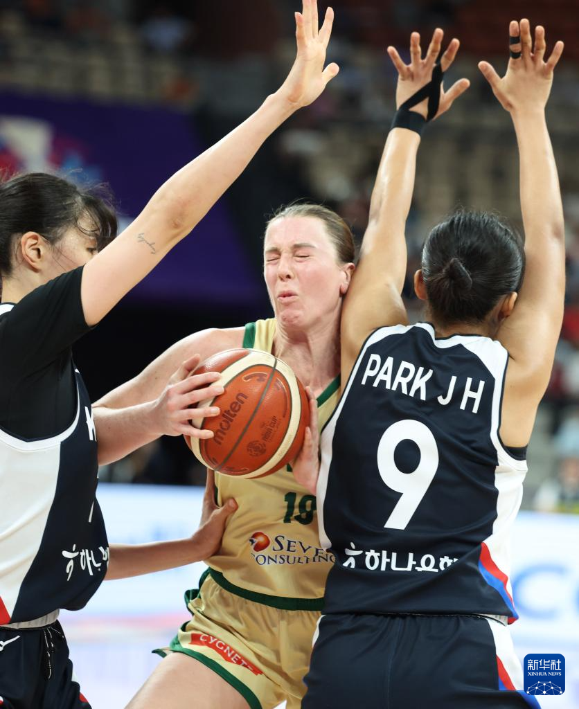 澳大利亚女篮成员参加全球比赛 澳大利亚女篮成员参加全球比赛