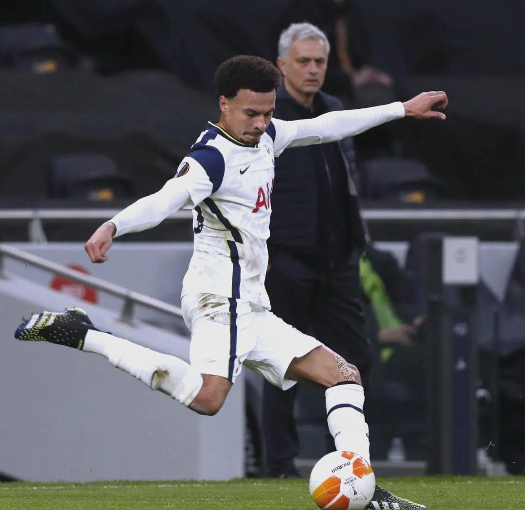 热刺连败引发球队危机，穆里尼奥面临挑战