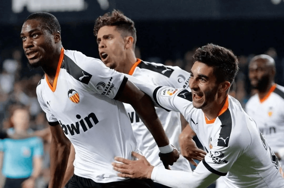 奥萨苏纳新援表现出色，助球队保级希望