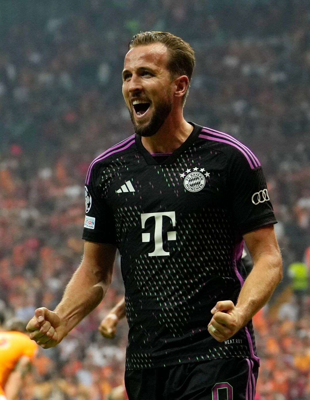 包含拜仁慕尼黑客场豪取三分，小组领先优势明显的词条