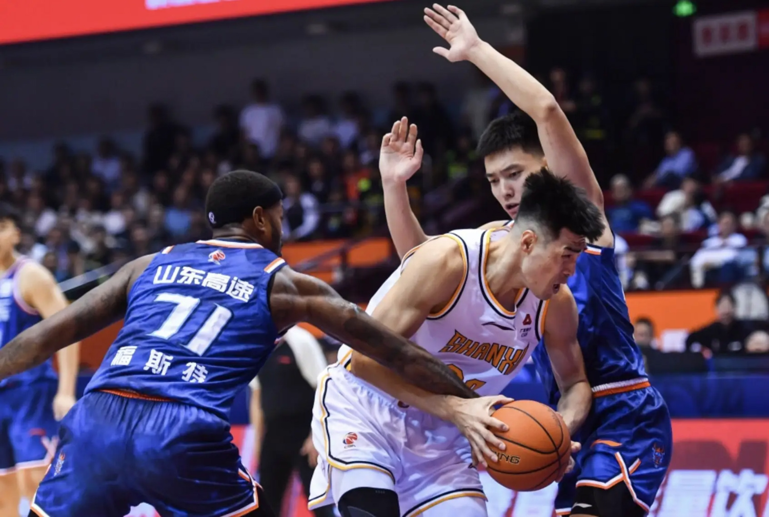 山东男篮在客场战胜了浙江稠州银行队的简单介绍