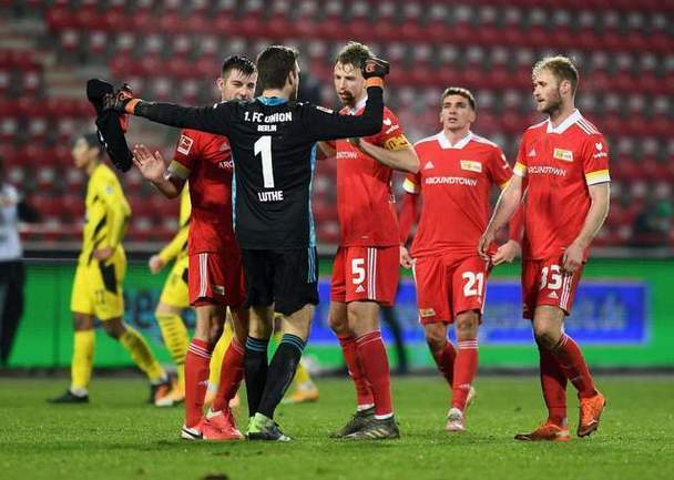 弗赖堡逆袭取胜，球队状态出色