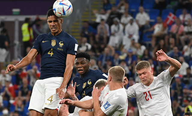 墨西哥爆冷乌拉圭，莱万绝境逆转