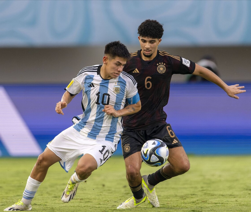 包含韩国险胜曼城，梅西扛起全队的词条