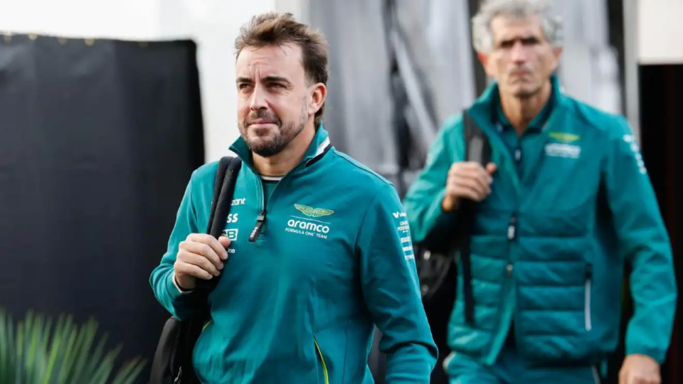 包含雷诺车队逆转梅赛德斯，阿隆索点燃赛场的词条