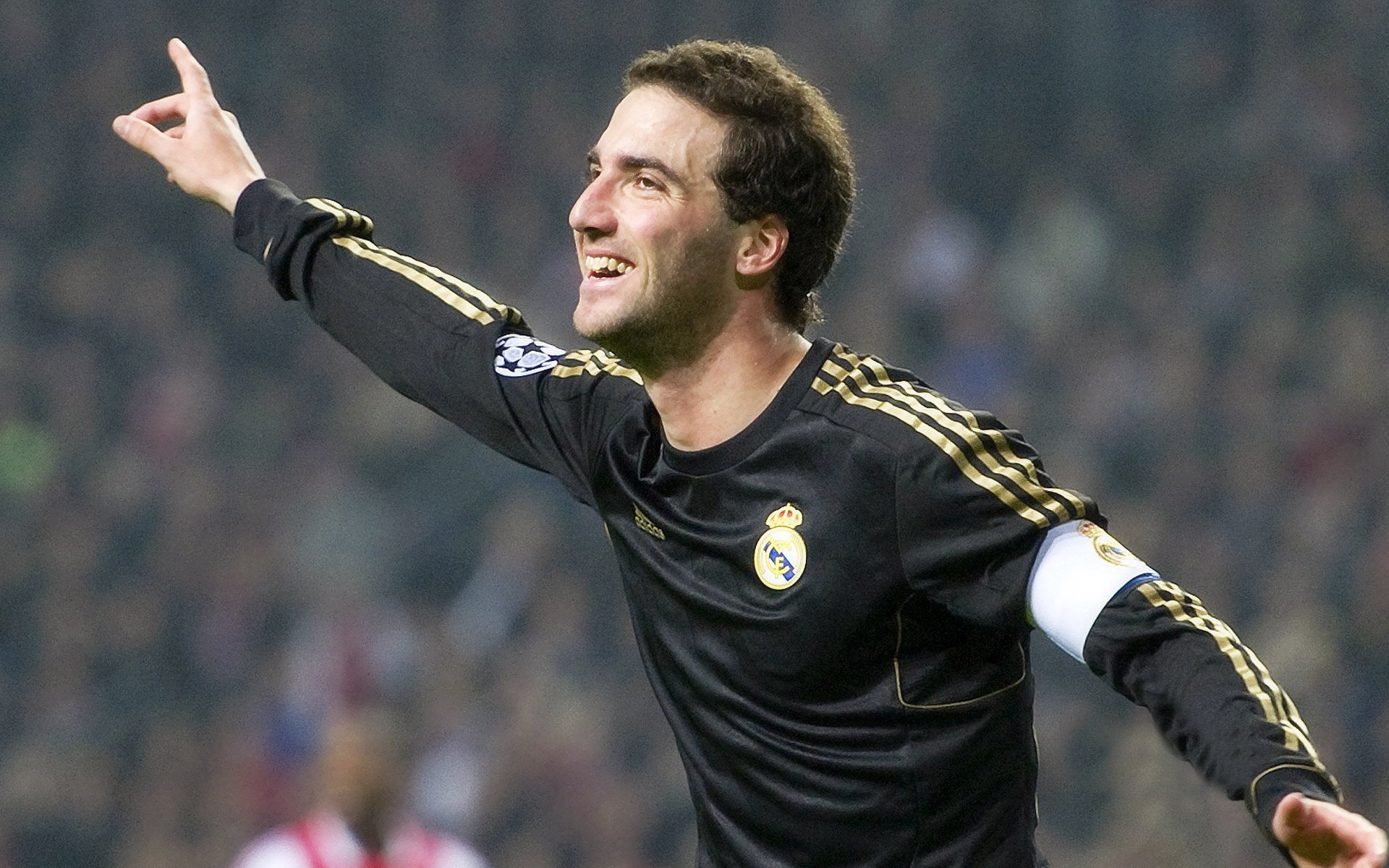 阿什拉夫一锤定音，埃及逆转冰岛背后的战术革命与个人英雄主义